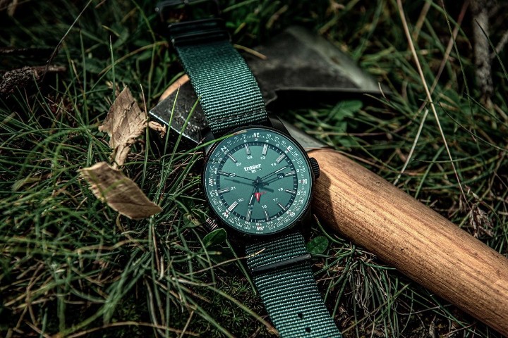 Obrázek Traser P68 Pathfinder GMT Green + UV svítilna zdarma