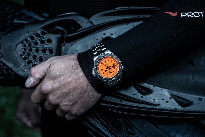 Obrázek Traser P67 Diver Orange Special Set + UV svítilna zdarma