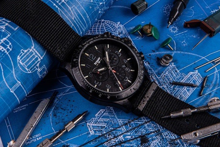 Obrázek Traser P67 Officer Pro Chronograph Black + UV svítilna zdarma