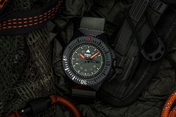 Obrázek Traser P69 Black Stealth Green NATO + UV svítilna zdarma