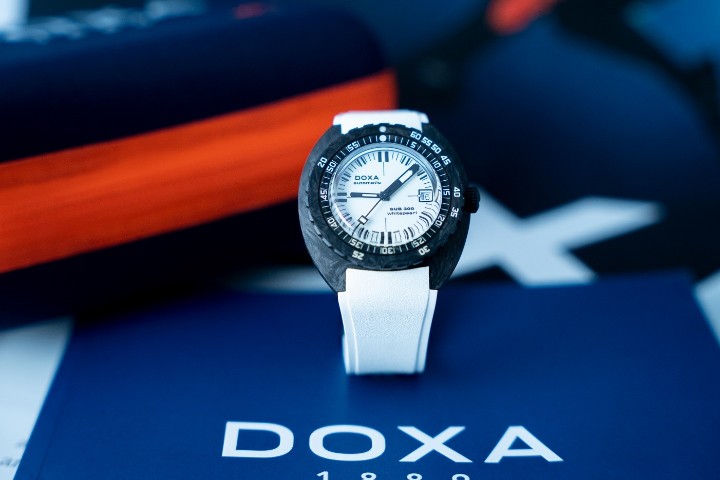 Obrázek Doxa SUB 300 Carbon Whitepearl