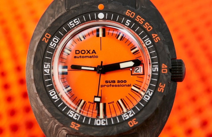 Obrázek Doxa SUB 300 Carbon Professional