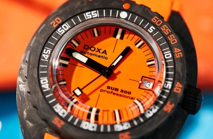 Obrázek Doxa SUB 300 Carbon Professional