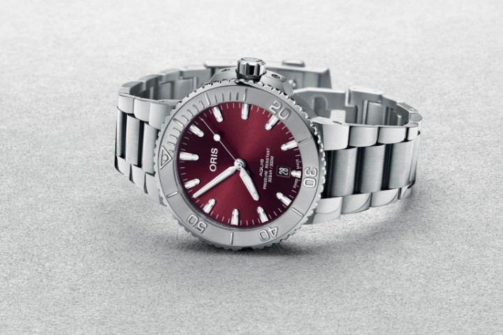 Obrázek Oris Aquis Date Relief Cherry Dial