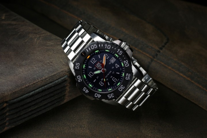 Obrázek Luminox Navy SEAL 3250 Time Date Series