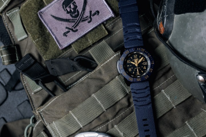 Obrázek Luminox Navy SEAL Foundation 3250 Series Back to the Blue