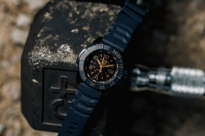 Obrázek Luminox Navy SEAL Foundation 3250 Series Back to the Blue