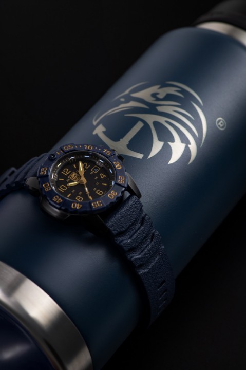 Obrázek Luminox Navy SEAL Foundation 3250 Series Back to the Blue