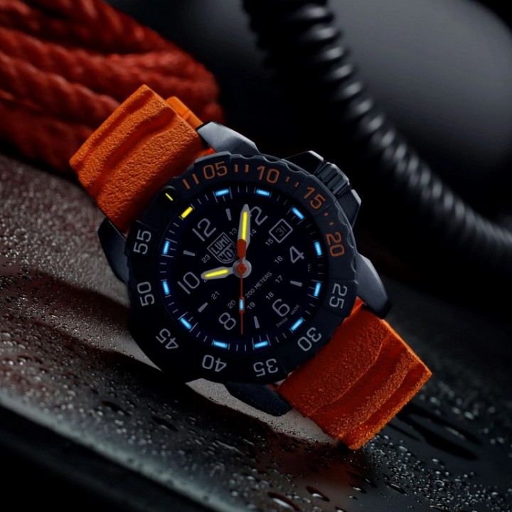 Obrázek Luminox Navy SEAL Foundation 3250 Bact to the Blue Series